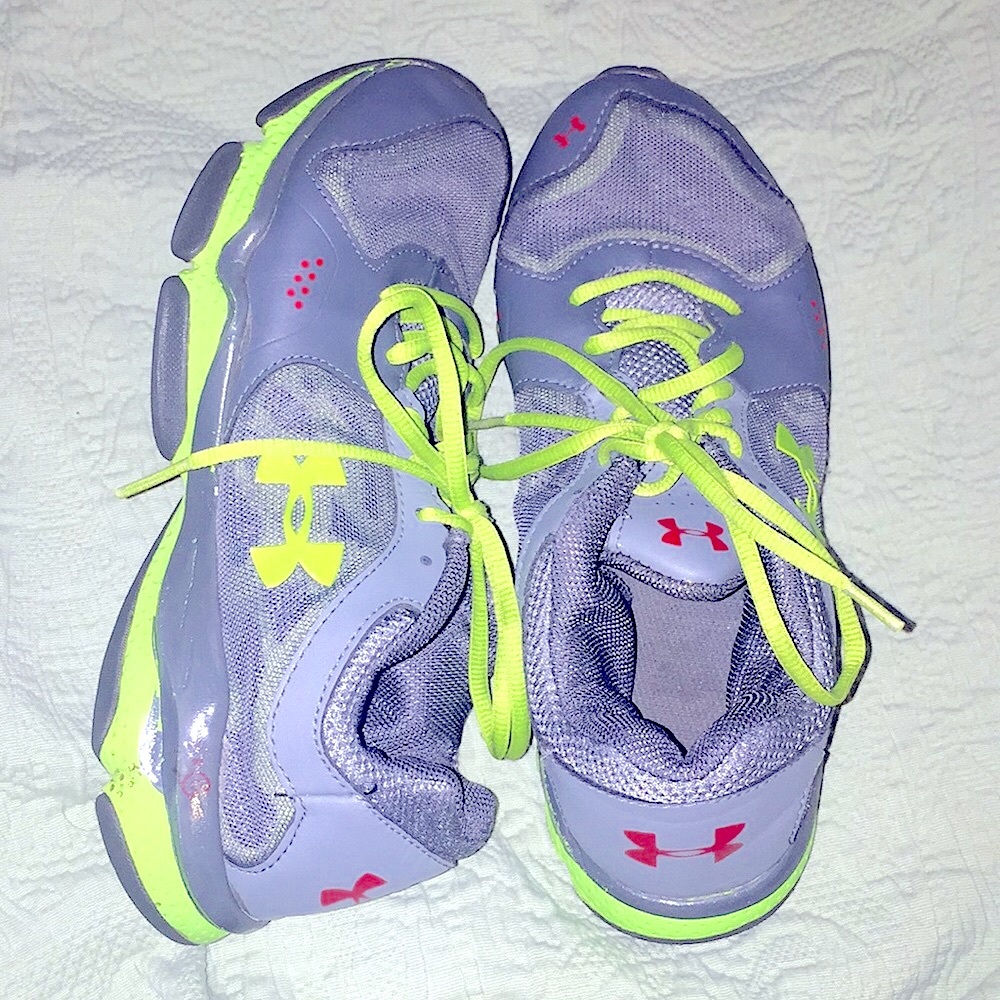 👟Armor Grey & Neon Green Sneakers Youth5️⃣ Shoes - Picture 2 of 8